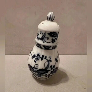 Seymour Mann VIENNA WOODS "Blue Onion Pattern" Salt  Shaker